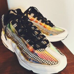 Nike Air Max 95 Size 6.5 Y Chrome and white
